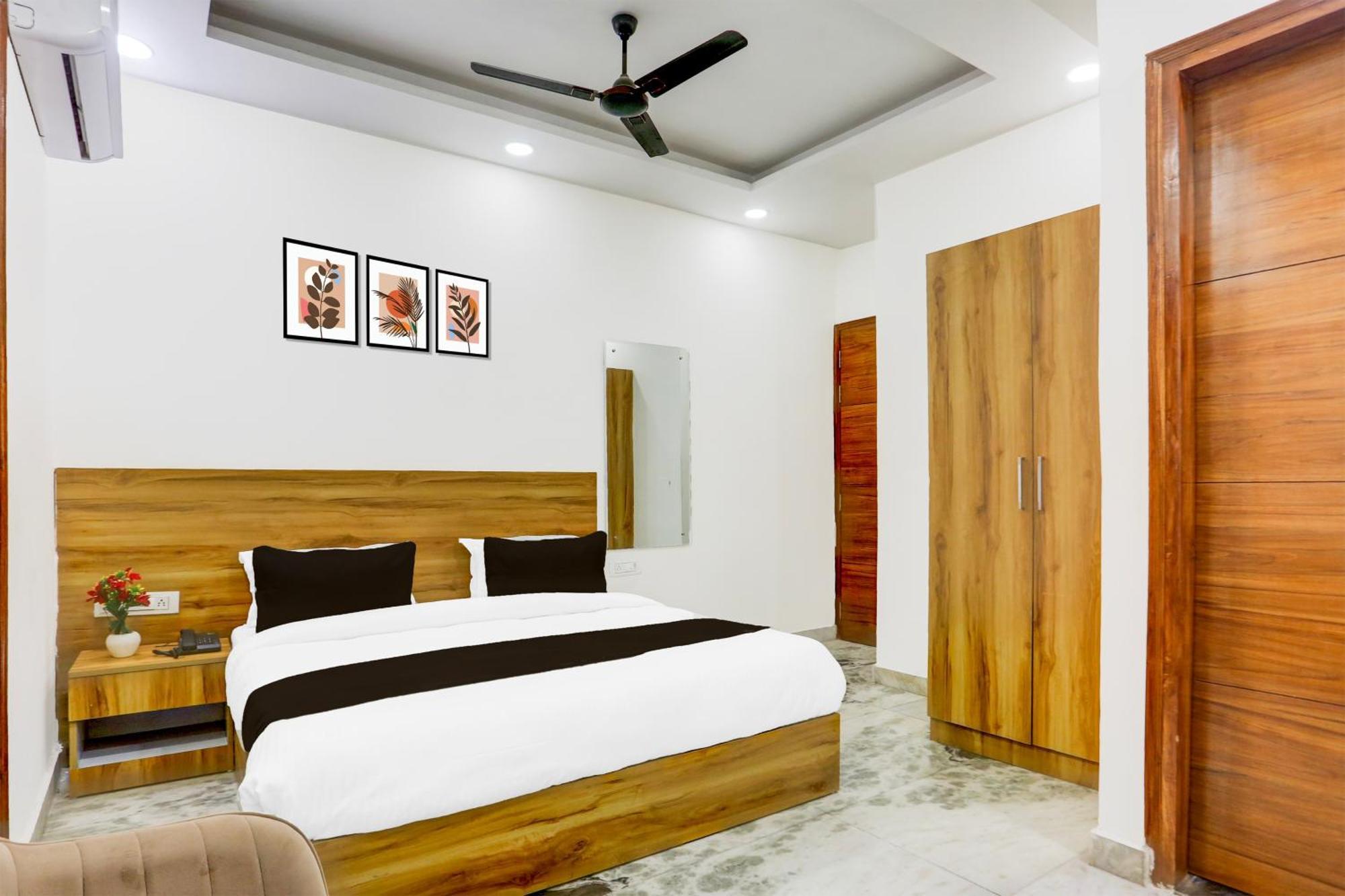 O The Param Continental Hotel 2*