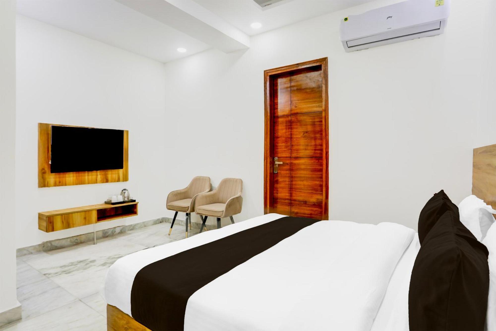 O The Param Continental Hotel