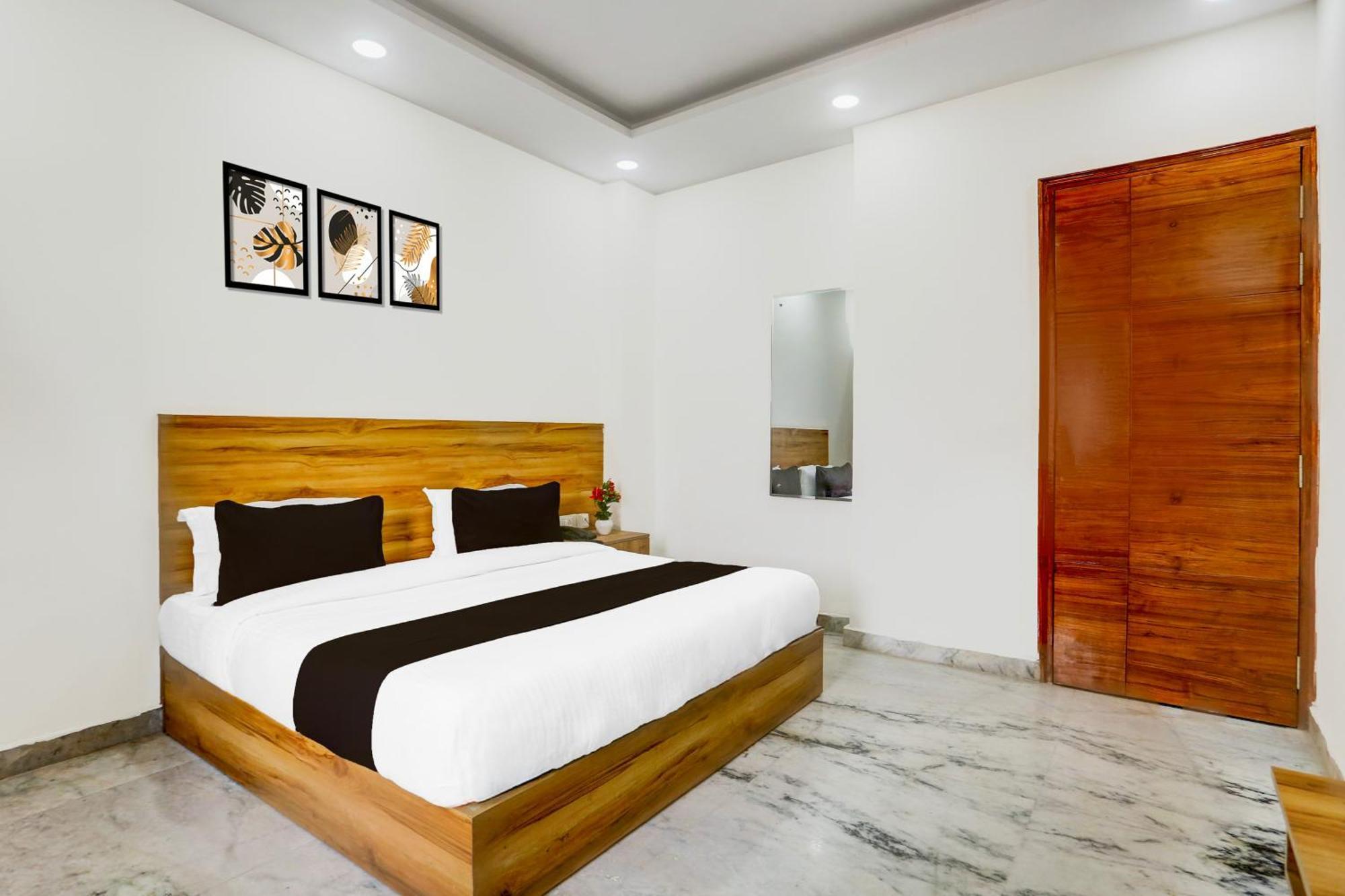 O The Param Continental Hotel 2*