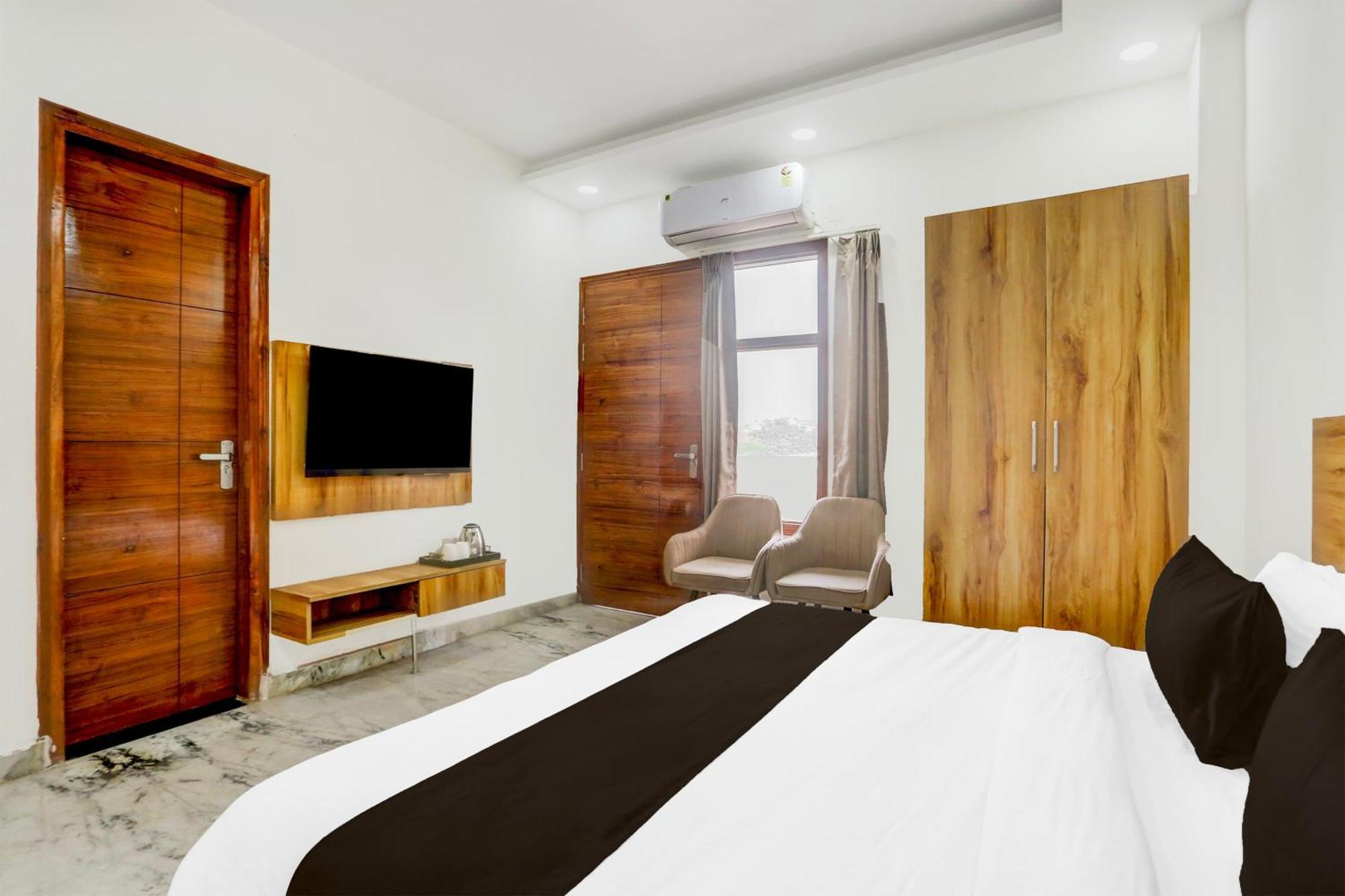 O The Param Continental Hotel Delhi (National Capital Territory of India)